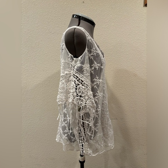 Women’s Mudd Lace top - Large. - Picture 3 of 5